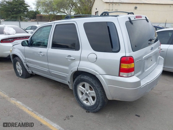 2005 Ford Escape Hybrid with VIN 1FMCU95H05KC95225, listed as a IAAI auction lot 41798610 with 216,659 mi miles. Bid and sale history available at carsss.com. Image 3.