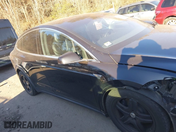 2016 Tesla Model X 70D z VIN 5YJXCAE21GF008724, wystawiony jako IAAI lot #41254897 z przebiegiem 56 140 mil mil oraz . Historia ofert i sprzedaży dostępna na DreamBid. Obrazek 13.