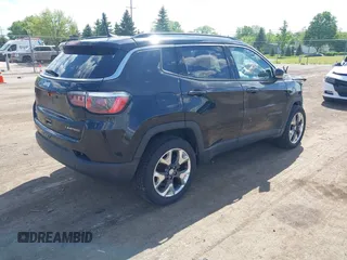 2019 Jeep Compass Limited z VIN 3C4NJDCB6KT673338, wystawiony jako IAAI lot #42264426 z przebiegiem 92 851 mil mil oraz . Historia ofert i sprzedaży dostępna na DreamBid. Obrazek 4.