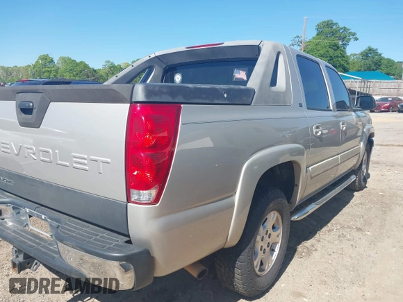 2005 Chevrolet Avalanche LS with VIN 3GNEC12Z15G108703, listed as a IAAI auction lot 42034777 with 253,209 mi miles and . Bid and sale history available at DreamBid. Image 4.