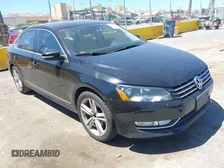 2013 Volkswagen Passat SEL Premium z VIN 1VWCN7A31DC040671, wystawiony jako IAAI lot #42314623 z przebiegiem 155 453 mil mil oraz . Historia ofert i sprzedaży dostępna na DreamBid. Obrazek 1.