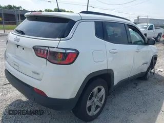 2023 Jeep Compass Latitude с VIN 3C4NJDBN2PT566984, выставлен на аукционе IAAI как лот 42492185 с пробегом 50 245 миль миль и . История ставок и продаж доступна на DreamBid. Изображение 4.