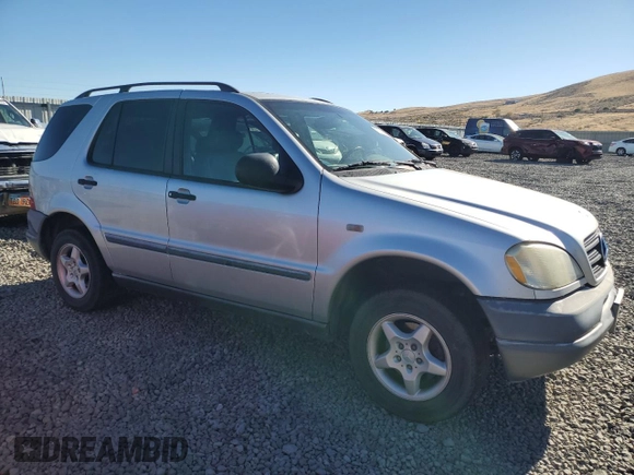 1998 Mercedes-Benz M-Class with VIN 4JGAB54E5WA035441, listed as a Copart auction lot 78328944 with 203,303 mi miles and Salvage Title. Bid and sale history available at carsss.com. Image 4.