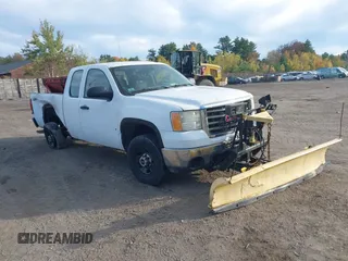 2009 GMC Sierra 2500HD z VIN 1GTHK49K69E135170, wystawiony jako IAAI lot #40495900 z przebiegiem 209 739 mil mil oraz . Historia ofert i sprzedaży dostępna na DreamBid. Obrazek 1.