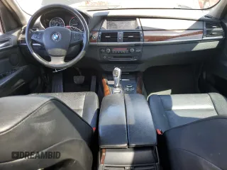 2012 BMW X5 35d z VIN 5UXZW0C59CL670242, wystawiony jako Copart lot #57638165 z przebiegiem 174 430 mil mil oraz Szkoda całkowita • Salvage title. Historia ofert i sprzedaży dostępna na DreamBid. Obrazek 8.