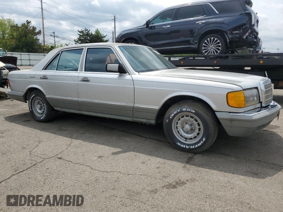 1985 Mercedes-Benz 380 z VIN WDBCA32C1FA105232, wystawiony jako Copart lot #55124875 z przebiegiem 150 676 mil mil oraz Czysty tytuł • Clean title. Historia ofert i sprzedaży dostępna na DreamBid. Obrazek 4.