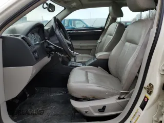 2005 Chrysler 300 with VIN 2C3AA53GX5H667639, listed as a Copart auction lot 47995985 with 70,890 mi miles and Clean Title. Bid and sale history available at carsss.com. Image 7.