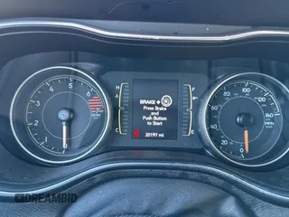 2021 Jeep Cherokee Latitude Plus z VIN 1C4PJMLB5MD109942, wystawiony jako Copart lot #66739905 z przebiegiem 20 197 mil mil oraz Czysty tytuł • Clean title. Historia ofert i sprzedaży dostępna na DreamBid. Obrazek 8.
