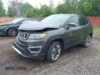 2020 Jeep Compass Limited z VIN 3C4NJDCB1LT131792, wystawiony jako IAAI lot #42443165 z przebiegiem 69 459 mil mil oraz . Historia ofert i sprzedaży dostępna na DreamBid. Obrazek 2.