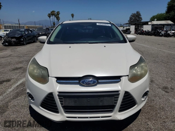 2014 Ford Focus Titanium with VIN 1FADP3N21EL264509, listed as a Copart auction lot 59544475 with 154,142 mi miles and Clean title. Bid and sale history available at DreamBid. Image 5.
