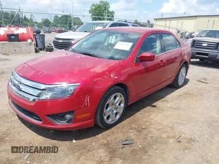2010 Ford Fusion SE z VIN 3FAHP0HA1AR415945, wystawiony jako IAAI lot #42651204 z przebiegiem 127 765 mil mil oraz . Historia ofert i sprzedaży dostępna na DreamBid. Obrazek 2.