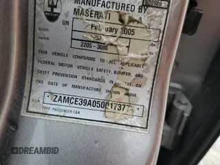 2005 Maserati Quattroporte z VIN ZAMCE39A050017377, wystawiony jako Copart lot #50191415 z przebiegiem 39 545 mil mil oraz Czysty tytuł • Clean title. Historia ofert i sprzedaży dostępna na DreamBid. Obrazek 12.