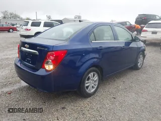 2014 Chevrolet Sonic LT z VIN 1G1JC5SH3E4212735, wystawiony jako IAAI lot #42199750 z przebiegiem 131 524 mil mil oraz . Historia ofert i sprzedaży dostępna na DreamBid. Obrazek 4.