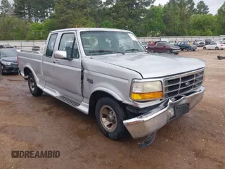 1996 Ford F-150 with VIN 1FTEX15H6TKA38105, listed as a IAAI auction lot 41936330 with 198,732 mi miles. Bid and sale history available at carsss.com. Image 1.