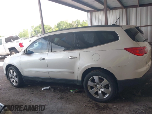 2011 Chevrolet Traverse LTZ z VIN 1GNKRLEDXBJ326016, wystawiony jako IAAI lot #42260167 z przebiegiem 163 447 mil mil oraz . Historia ofert i sprzedaży dostępna na DreamBid. Obrazek 14.