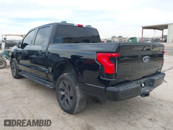 2023 Ford F-150 Lightning Pro z VIN 1FTVW1ELXPWG55836, wystawiony jako IAAI lot #41328873 z przebiegiem 6 742 mil mil oraz . Historia ofert i sprzedaży dostępna na DreamBid. Obrazek 3.