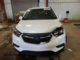2020 Buick Encore Essence z VIN KL4CJGSB3LB061671, wystawiony jako Copart lot #43798525 z przebiegiem 101 220 mil mil oraz Tytuł czysty. Historia ofert i sprzedaży dostępna na DreamBid. Obrazek 5.