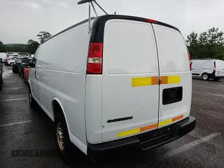 2012 Chevrolet Express Cargo z VIN 1GCWGFCAXC1173617, wystawiony jako IAAI lot #42561444 z przebiegiem 178 334 mil mil oraz . Historia ofert i sprzedaży dostępna na DreamBid. Obrazek 31.