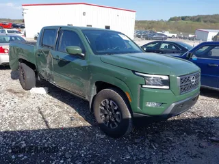 2023 Nissan Frontier Pro-4X z VIN 1N6ED1EK9PN620317, wystawiony jako IAAI lot #42008021 z przebiegiem 36 139 mil mil oraz . Historia ofert i sprzedaży dostępna na DreamBid. Obrazek 1.