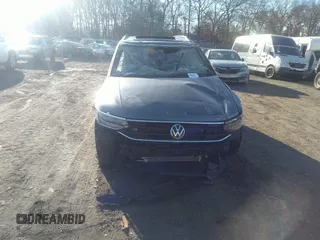 2022 Volkswagen Tiguan S with VIN 3VV0B7AX8NM171048, listed as a IAAI auction lot 38320755 with 999,999 mi miles. Bid and sale history available at carsss.com. Image 11.