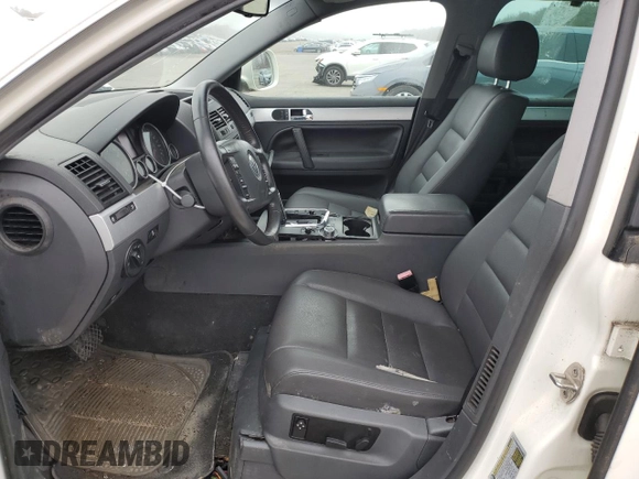 2008 Volkswagen Touareg V6 z VIN WVGBE77L08D043577, wystawiony jako Copart lot #50735775 z przebiegiem Nie podano mil oraz Szkoda całkowita • Salvage title. Historia ofert i sprzedaży dostępna na DreamBid. Obrazek 7.