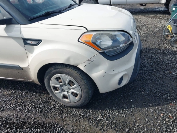 2013 Kia Soul with VIN KNDJT2A54D7497293, listed as a IAAI auction lot 41879637 with 111,252 mi miles. Bid and sale history available at carsss.com. Image 6.