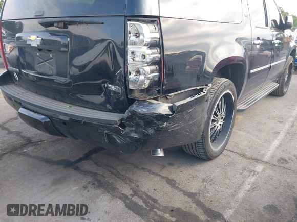 2008 Chevrolet Suburban LTZ z VIN 1GNFK16378R122767, wystawiony jako IAAI lot #42689521 z przebiegiem 284 712 mil mil oraz . Historia ofert i sprzedaży dostępna na DreamBid. Obrazek 6.