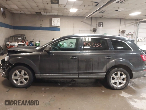 2010 Audi Q7 3.6L Premium Plus with VIN WA1LYAFE4AD001607, listed as a IAAI auction lot 41587352 with 170,180 mi miles. Bid and sale history available at carsss.com. Image 12.