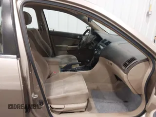 2005 Honda Accord LX z VIN 1HGCM56475A017843, wystawiony jako IAAI lot #42211699 z przebiegiem 110 346 mil mil oraz . Historia ofert i sprzedaży dostępna na DreamBid. Obrazek 5.