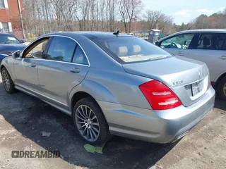 2012 Mercedes-Benz S 550 z VIN WDDNG9EB0CA477810, wystawiony jako IAAI lot #41945862 z przebiegiem 82 090 mil mil oraz . Historia ofert i sprzedaży dostępna na DreamBid. Obrazek 3.