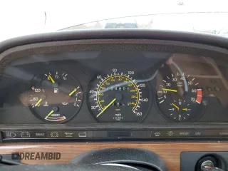1986 Mercedes-Benz 420 Series 420SEL with VIN WDBCA35D4GA263506, listed as a Copart auction lot 48730394 with 154,858 mi miles and Salvage Title. Bid and sale history available at carsss.com. Image 9.