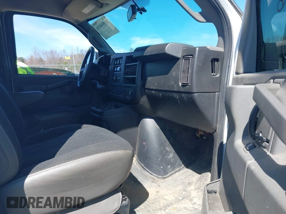 2019 GMC Savana Cargo with VIN 1GTW7AFG2K1366684, listed as a IAAI auction lot 41894616 with 88,788 mi miles. Bid and sale history available at carsss.com. Image 5.