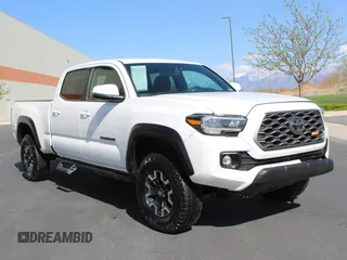 2023 Toyota Tacoma SR5 z VIN 3TMDZ5BN5PM146124, wystawiony jako Copart lot #56408505 z przebiegiem 44 513 mil mil oraz Szkoda całkowita • Salvage title. Historia ofert i sprzedaży dostępna na DreamBid. Obrazek 1.