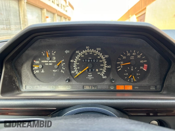 1995 Mercedes-Benz E 320 with VIN WDBEA66E8SC239370, listed as a Copart auction lot 55871605 with 119,102 mi miles and Salvage Title. Bid and sale history available at DreamBid. Image 10.