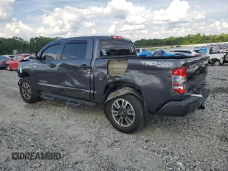 2018 Toyota Tundra SR5 z VIN 5TFDW5F11JX734412, wystawiony jako Copart lot #54765305 z przebiegiem 135 009 mil mil oraz Szkoda całkowita • Salvage title. Historia ofert i sprzedaży dostępna na DreamBid. Obrazek 2.