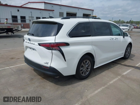 2021 Toyota Sienna XLE with VIN 5TDYRKEC6MS046412, listed as a IAAI auction lot 41934907 with 6,658 mi miles. Bid and sale history available at carsss.com. Image 4.
