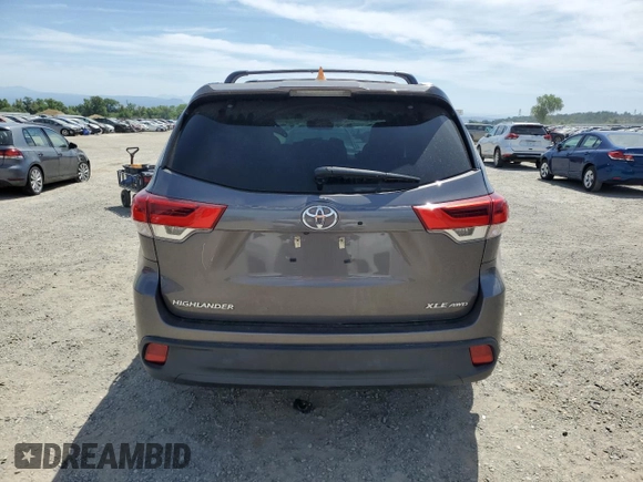 2018 Toyota Highlander SE with VIN 5TDJZRFH1JS523764, listed as a Copart auction lot 58576615 with 55,313 mi miles and Salvage title. Bid and sale history available at DreamBid. Image 6.