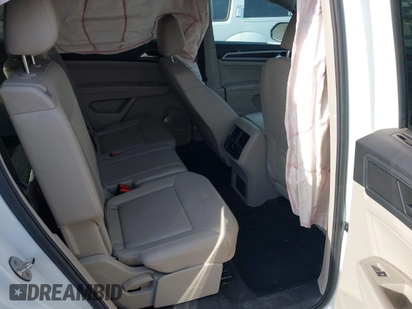 2018 Volkswagen Atlas SE z VIN 1V2FR2CA2JC540657, wystawiony jako IAAI lot #42115554 z przebiegiem 107 309 mil mil oraz . Historia ofert i sprzedaży dostępna na DreamBid. Obrazek 8.
