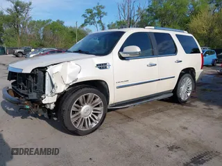 2010 Cadillac Escalade Luxury z VIN 1GYUKBEF6AR122941, wystawiony jako IAAI lot #42081463 z przebiegiem 172 876 mil mil oraz . Historia ofert i sprzedaży dostępna na DreamBid. Obrazek 2.