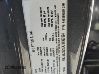 2019 Tesla Model 3 Mid Range z VIN 5YJ3E1EA7KF397524, wystawiony jako Copart lot #52696585 z przebiegiem 82 995 mil mil oraz Szkoda całkowita • Salvage title. Historia ofert i sprzedaży dostępna na DreamBid. Obrazek 14.
