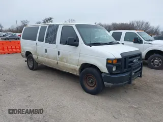2010 Ford Econoline Passenger XL z VIN 1FBNE3BL7ADA98300, wystawiony jako IAAI lot #41374695 z przebiegiem 367 762 mil mil oraz . Historia ofert i sprzedaży dostępna na DreamBid. Obrazek 1.