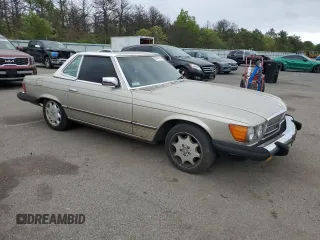 1985 Mercedes-Benz 380 z VIN WDBBA45C8FA035077, wystawiony jako Copart lot #57941015 z przebiegiem 127 403 mil mil oraz Tytuł czysty. Historia ofert i sprzedaży dostępna na DreamBid. Obrazek 4.