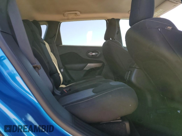 2017 Jeep Cherokee Altitude z VIN 1C4PJLAS0HW596491, wystawiony jako Copart lot #46773705 z przebiegiem 104 015 mil mil oraz Szkoda całkowita • Salvage title. Historia ofert i sprzedaży dostępna na DreamBid. Obrazek 11.
