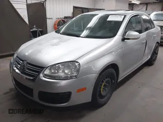 2009 Volkswagen Jetta Sedan SE with VIN 3VWRM71K09M033754, listed as a IAAI auction lot 41949678 with 198,344 mi miles. Bid and sale history available at carsss.com. Image 2.