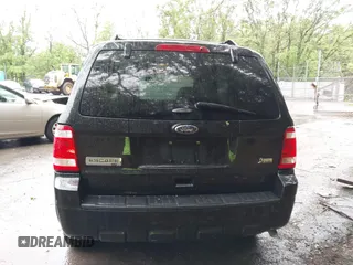 2011 Ford Escape XLT z VIN 1FMCU9DG1BKA73183, wystawiony jako IAAI lot #42313916 z przebiegiem 96 296 mil mil oraz . Historia ofert i sprzedaży dostępna na DreamBid. Obrazek 17.