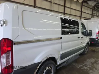2016 Ford Transit Cargo z VIN 1FTYE1YM1GKB15643, wystawiony jako IAAI lot #42585640 z przebiegiem 301 257 mil mil oraz . Historia ofert i sprzedaży dostępna na DreamBid. Obrazek 20.