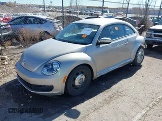 2013 Volkswagen Beetle с VIN 3VWHX7AT0DM663696, выставлен на аукционе IAAI как лот 41485832 с пробегом 111 465 миль миль и . История ставок и продаж доступна на DreamBid. Изображение 2.