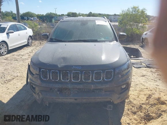 2024 Jeep Compass Latitude with VIN 3C4NJDBN5RT586715, listed as a IAAI auction lot 41840320 with 5,636 mi miles and . Bid and sale history available at DreamBid. Image 13.