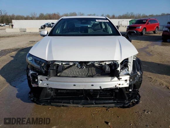 2025 Toyota Camry LE with VIN 4T1DAACK7SU543631, listed as a Copart auction lot 51137315 with 5,138 mi miles and Salvage Title. Bid and sale history available at carsss.com. Image 5.