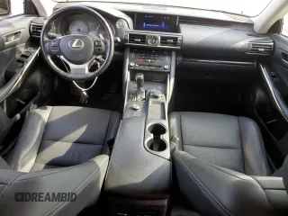 2018 Lexus IS 300 z VIN JTHC81D24J5031715, wystawiony jako Copart lot #53025235 z przebiegiem 68 446 mil mil oraz Szkoda całkowita • Salvage title. Historia ofert i sprzedaży dostępna na DreamBid. Obrazek 8.